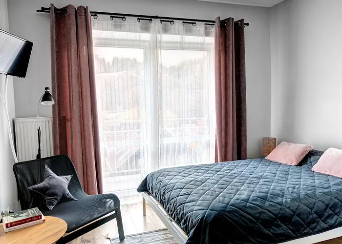 Wesola Z Lazienkami I Dostepem Do Kuchni W Centrum Krynicy Zdroju Bezplatne Miejsca Postojowe Δωμάτια σε οικογενειακή κατοικία Krynica Zdroj